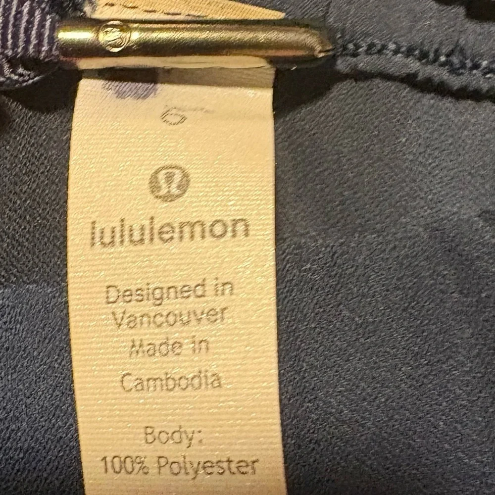 Lululemon Navy On The Fly Crop Woven 23”| Size 6